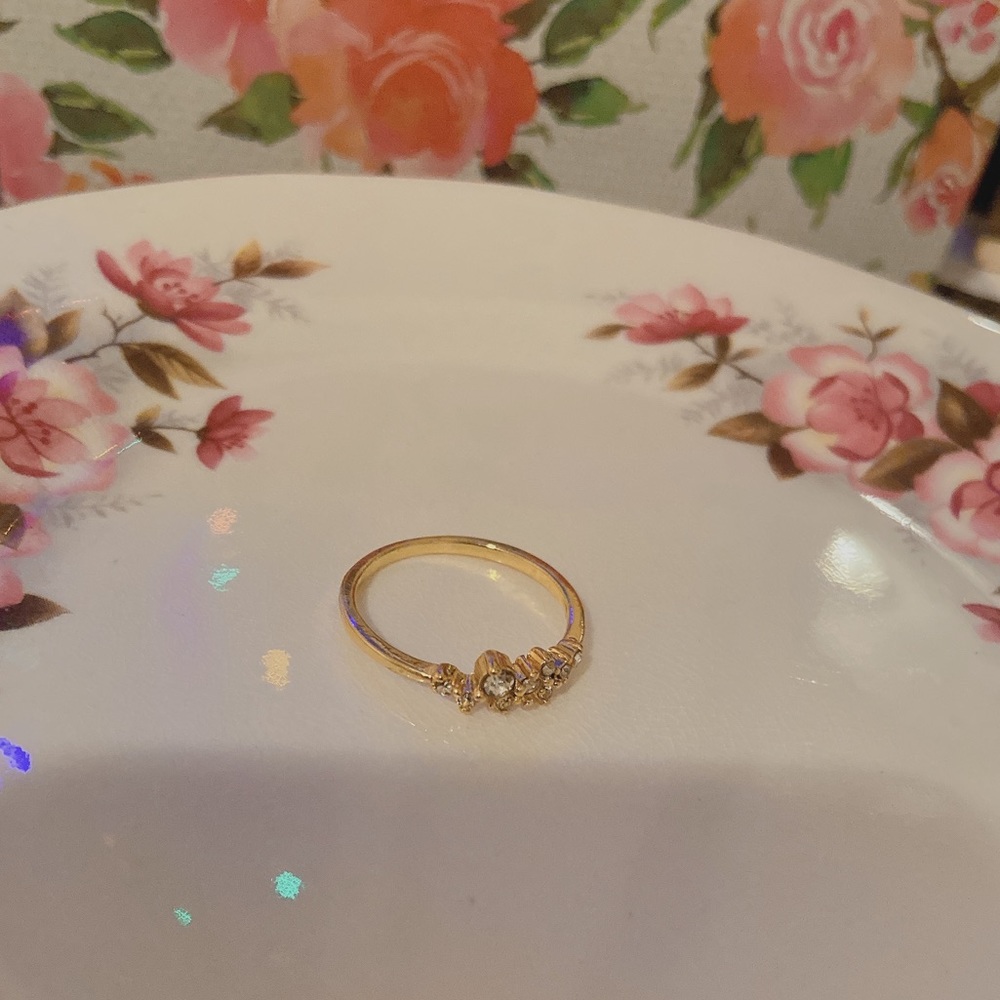 Beautiful ring available on sizes 8-6